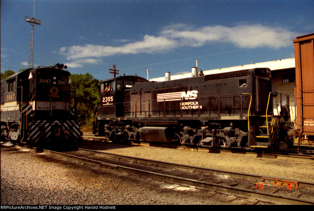NS 2355 switching the yard